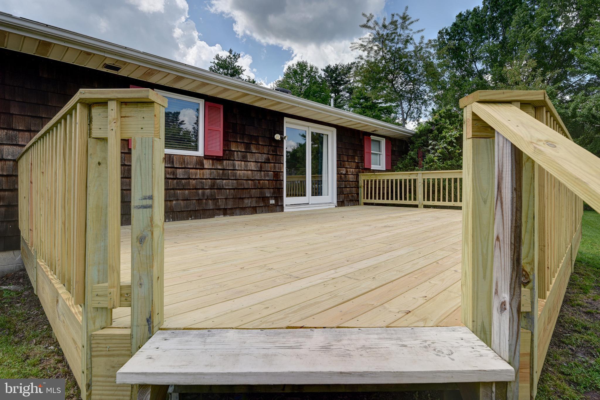 104 River Road Elkton, MD 21921 - Photo 6 of 22 Step up onto the Deck
