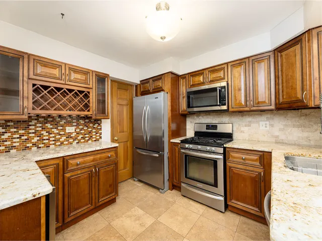 $240,000 | 6587 North Northwest Highway, Unit 1A, Chicago, IL 60631