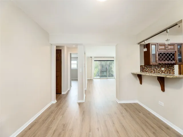 $240,000 | 6587 North Northwest Highway, Unit 1A, Chicago, IL 60631