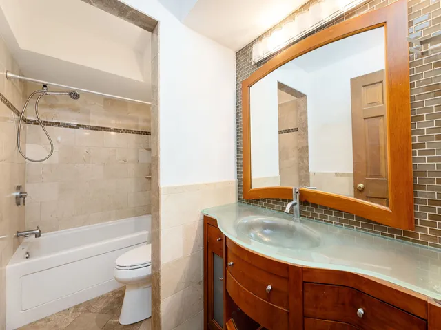 $240,000 | 6587 North Northwest Highway, Unit 1A, Chicago, IL 60631