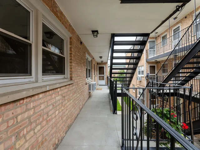 $240,000 | 6587 North Northwest Highway, Unit 1A, Chicago, IL 60631