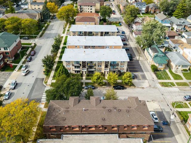 $240,000 | 6587 North Northwest Highway, Unit 1A, Chicago, IL 60631
