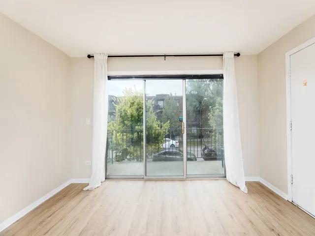 $240,000 | 6587 North Northwest Highway, Unit 1A, Chicago, IL 60631