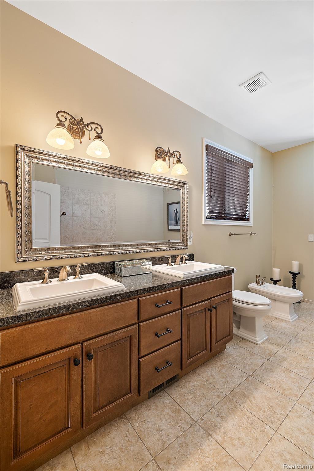 523 Trinway Road Troy, MI 48085 - Photo 21 of 55 523 Trinway-57.jpg