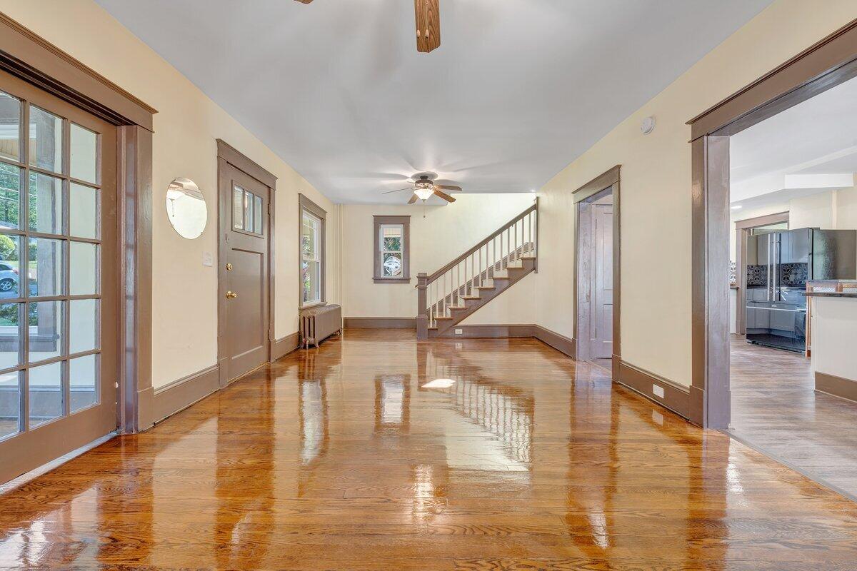 2702 Tillett Road Southwest Roanoke, VA 24015 - Photo 4 of 49 4