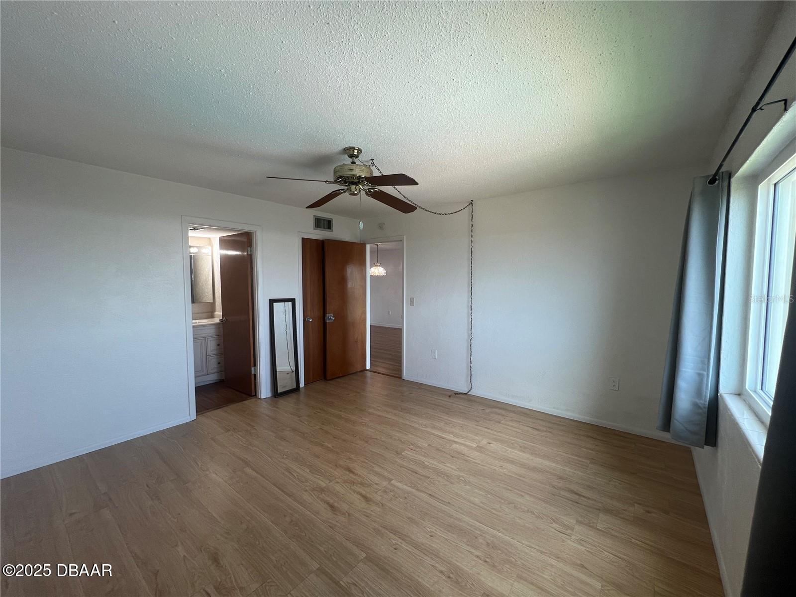 2711 North Halifax Avenue, Unit 593 Daytona Beach, FL 32118 - Photo 20 of 42 a view of a livingroom with a fireplace