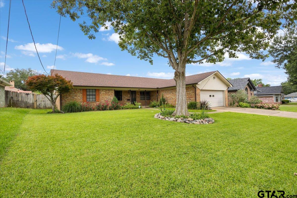 1915 Castlegate Street Henderson, TX 75654 - Photo 3 of 43