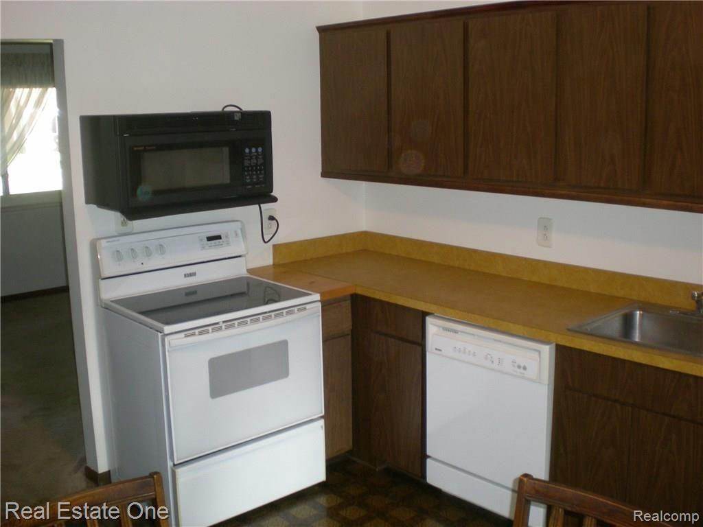 22005 Inkster Road Farmington, MI 48336 - Photo 10 of 18