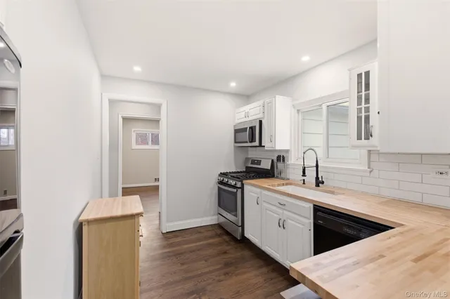 $690,000 | 258 Holt Drive, Pearl River, NY 10965