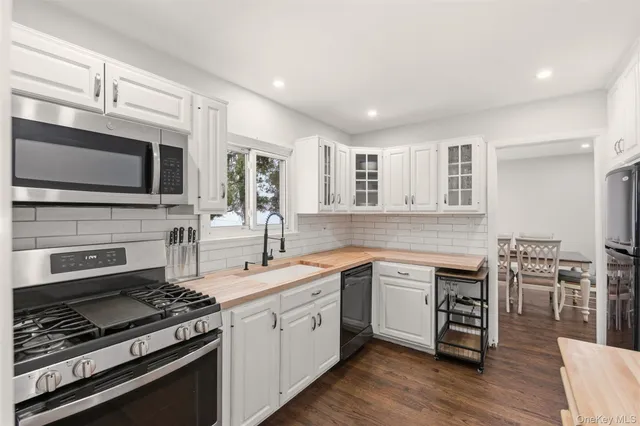 $690,000 | 258 Holt Drive, Pearl River, NY 10965