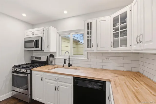 $690,000 | 258 Holt Drive, Pearl River, NY 10965