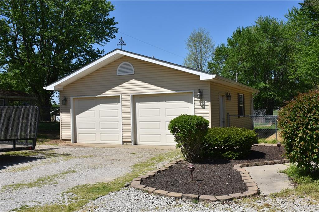 490 Hess Road Martinsville, IN 46151 - Photo 4 of 40 Gallery Image 4