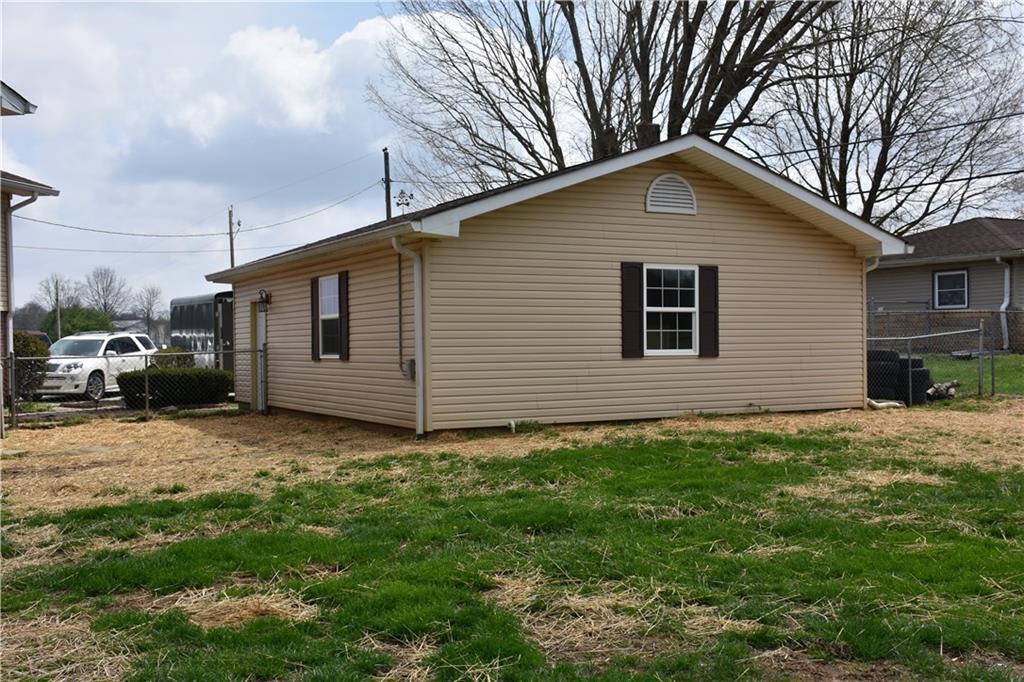 490 Hess Road Martinsville, IN 46151 - Photo 5 of 40 Gallery Image 5