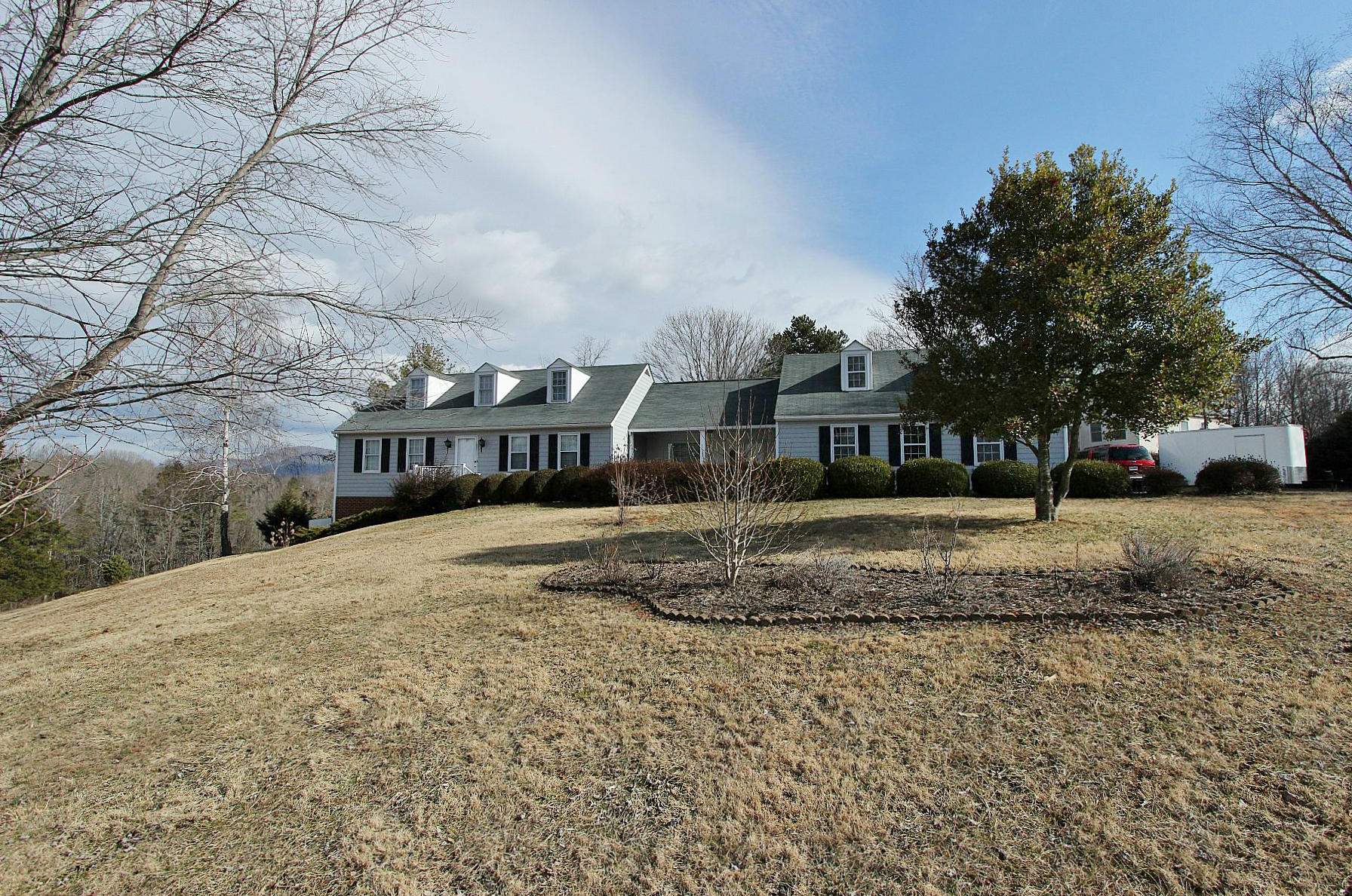 a view of a house with a yard