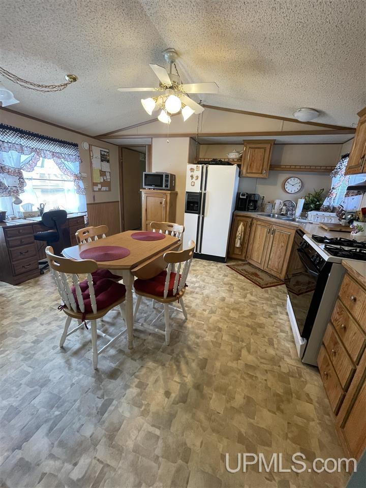 2722 South Hill Road Gladstone, MI 49837 - Photo 4 of 30
