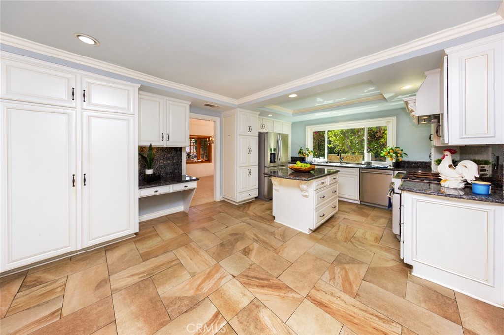 10730 Baton Rouge Avenue Porter Ranch, CA 91326 - Photo 7 of 28 Gallery Image 7