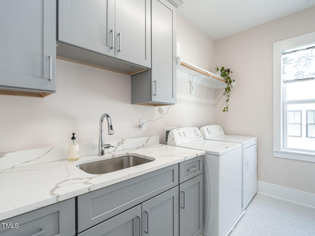 611 Mial Street Raleigh, NC 27608 - Photo 34 of 44 034-1280x960-laundry