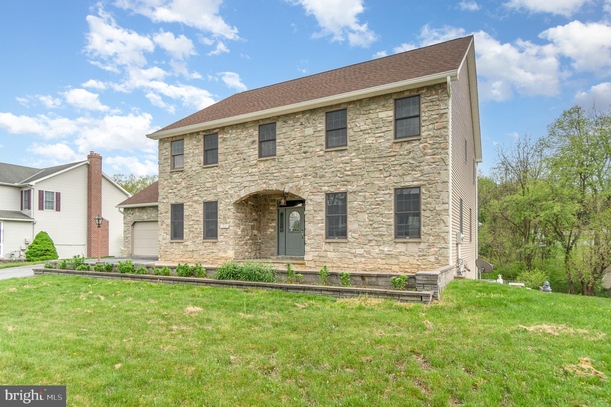 1320 Carriage House Road Middletown, PA 17057 - Photo 2 of 47 Gallery Image 2