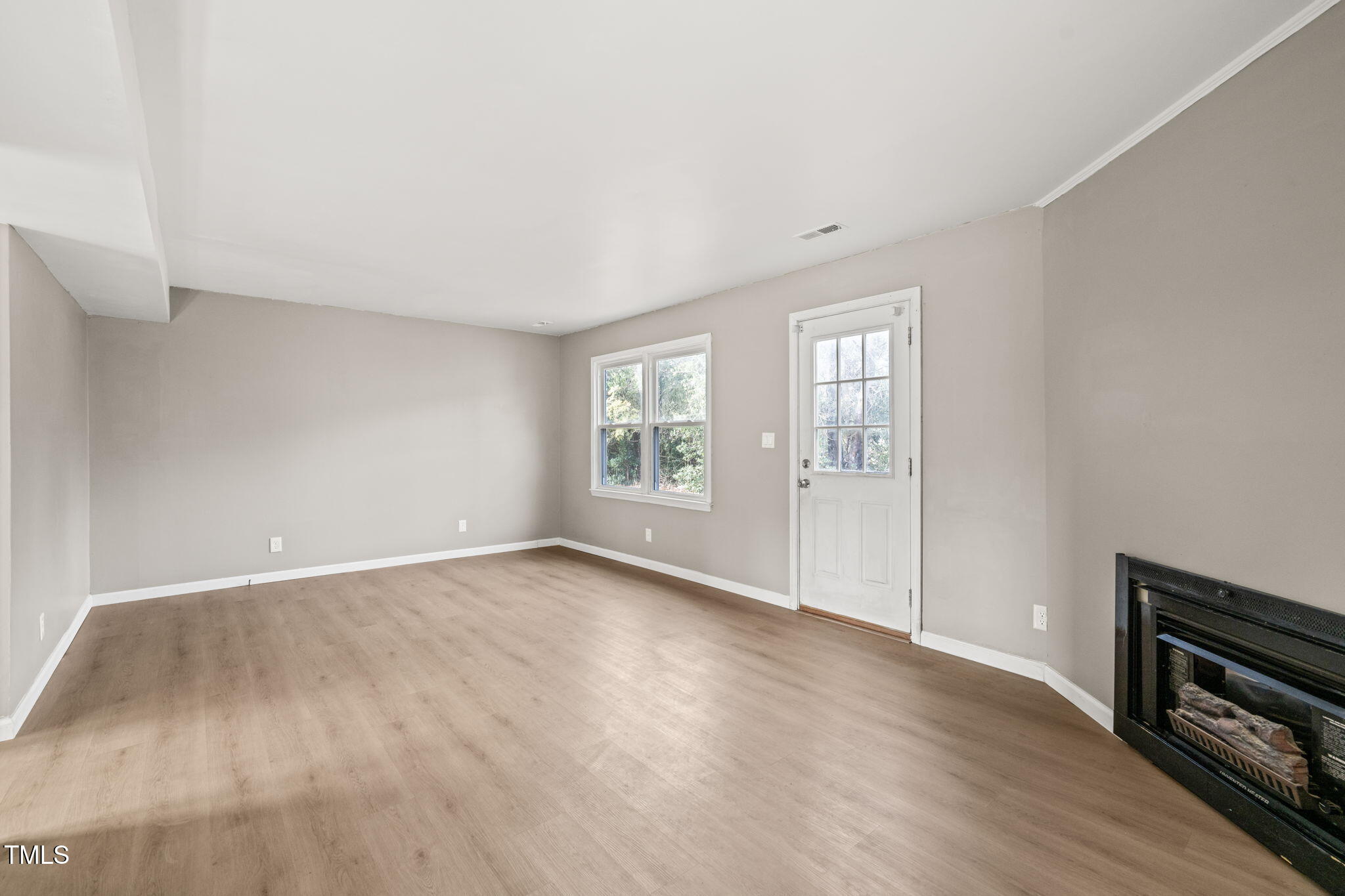 621 Bashford Road Raleigh, NC 27606 - Photo 15 of 29 Living room (5)
