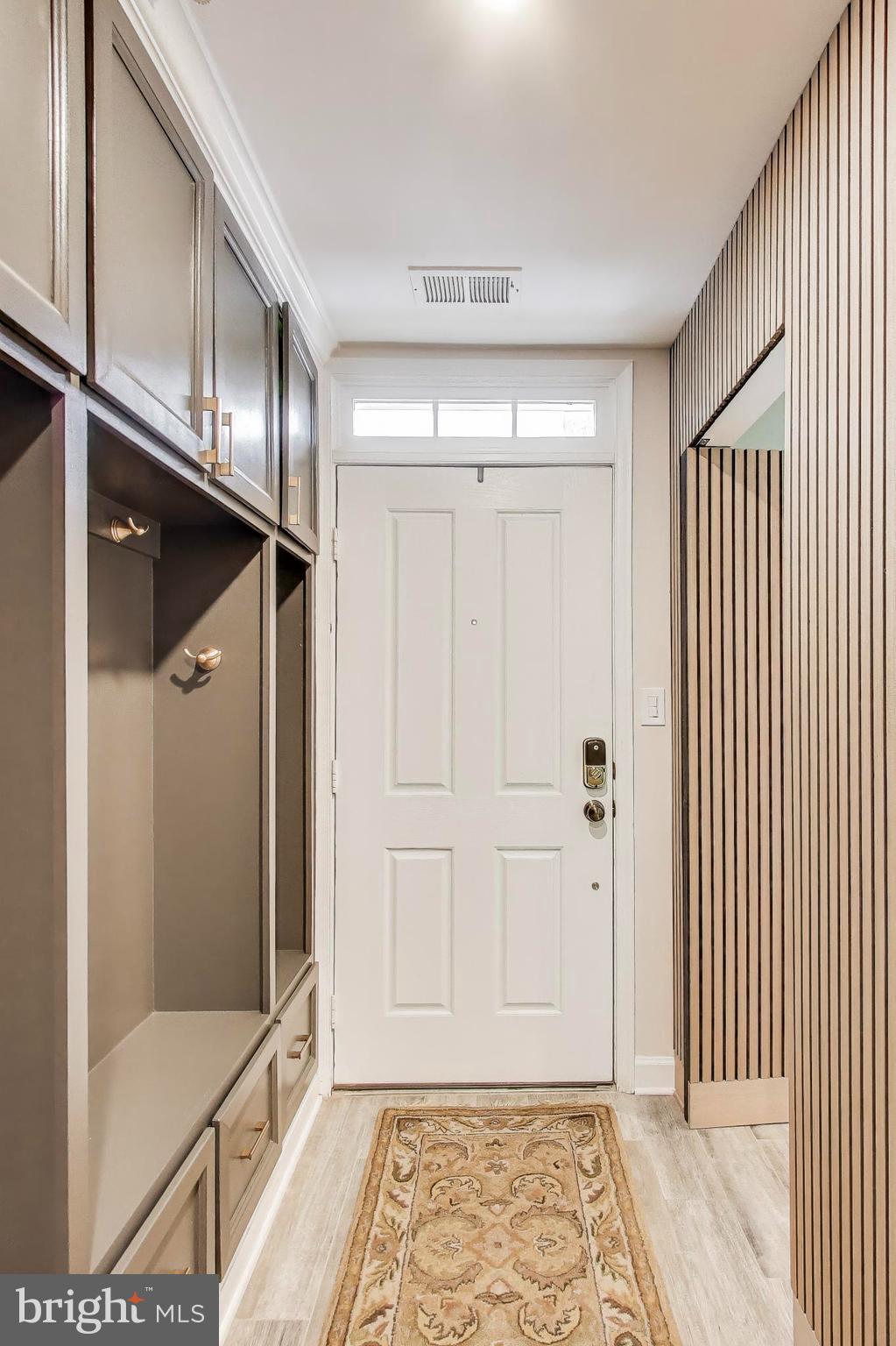 814 Capitol Square Place Southwest Washington, DC 20024 - Photo 5 of 65 Entryway