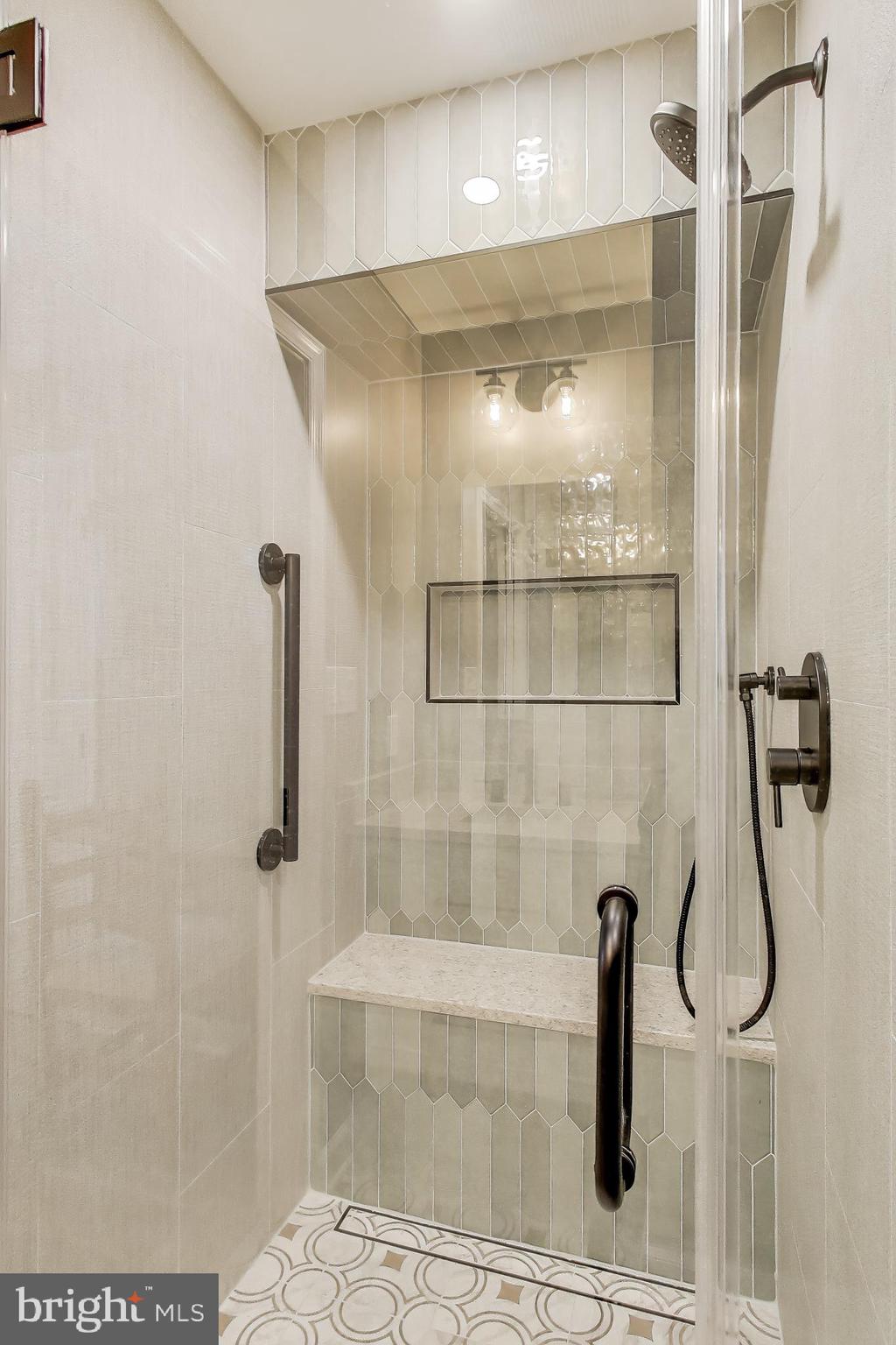 814 Capitol Square Place Southwest Washington, DC 20024 - Photo 10 of 65 Guest room/In-law Bath