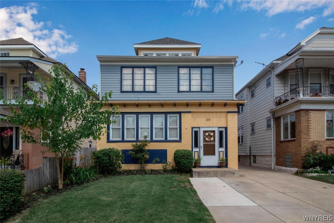 217 Commonwealth Avenue Buffalo, NY 14216 - Photo 1 of 38