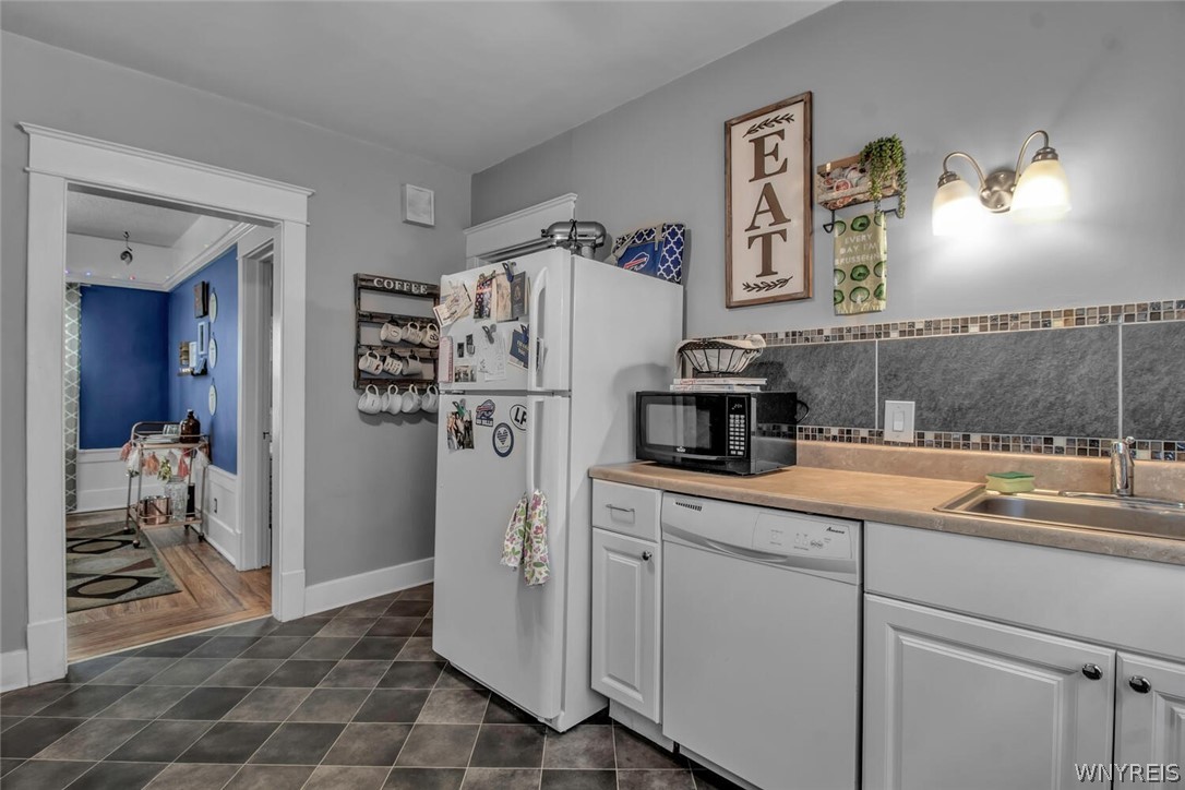 217 Commonwealth Avenue Buffalo, NY 14216 - Photo 11 of 38