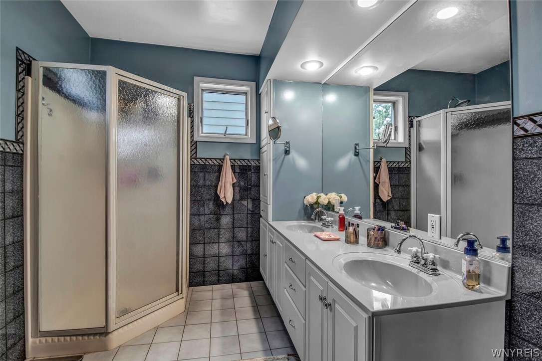 217 Commonwealth Avenue Buffalo, NY 14216 - Photo 16 of 38 Master Bath 1st Floor