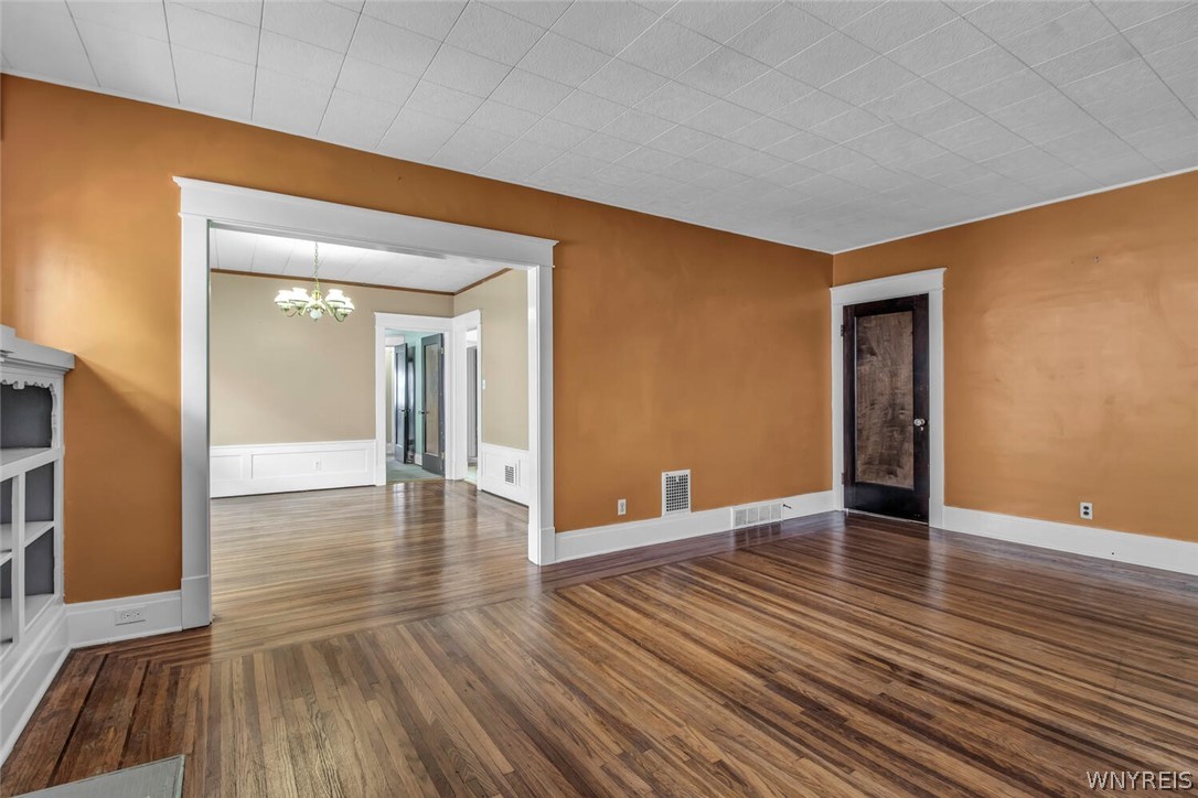 217 Commonwealth Avenue Buffalo, NY 14216 - Photo 23 of 38