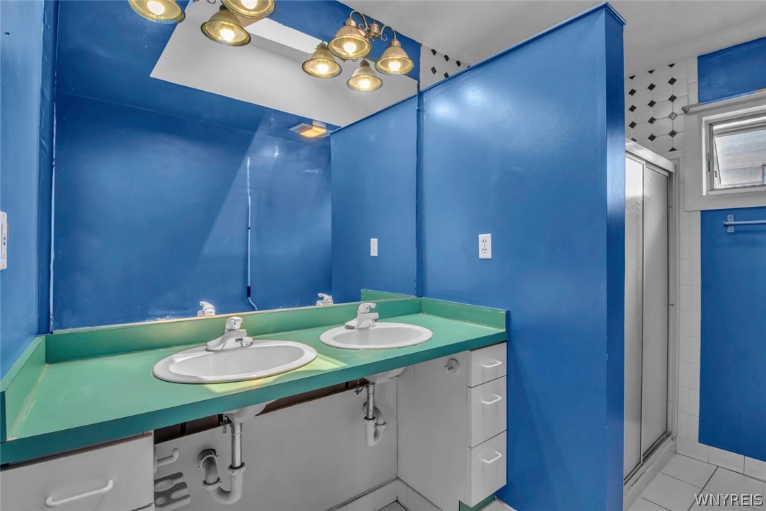 217 Commonwealth Avenue Buffalo, NY 14216 - Photo 31 of 38 Second Floor Master Bath