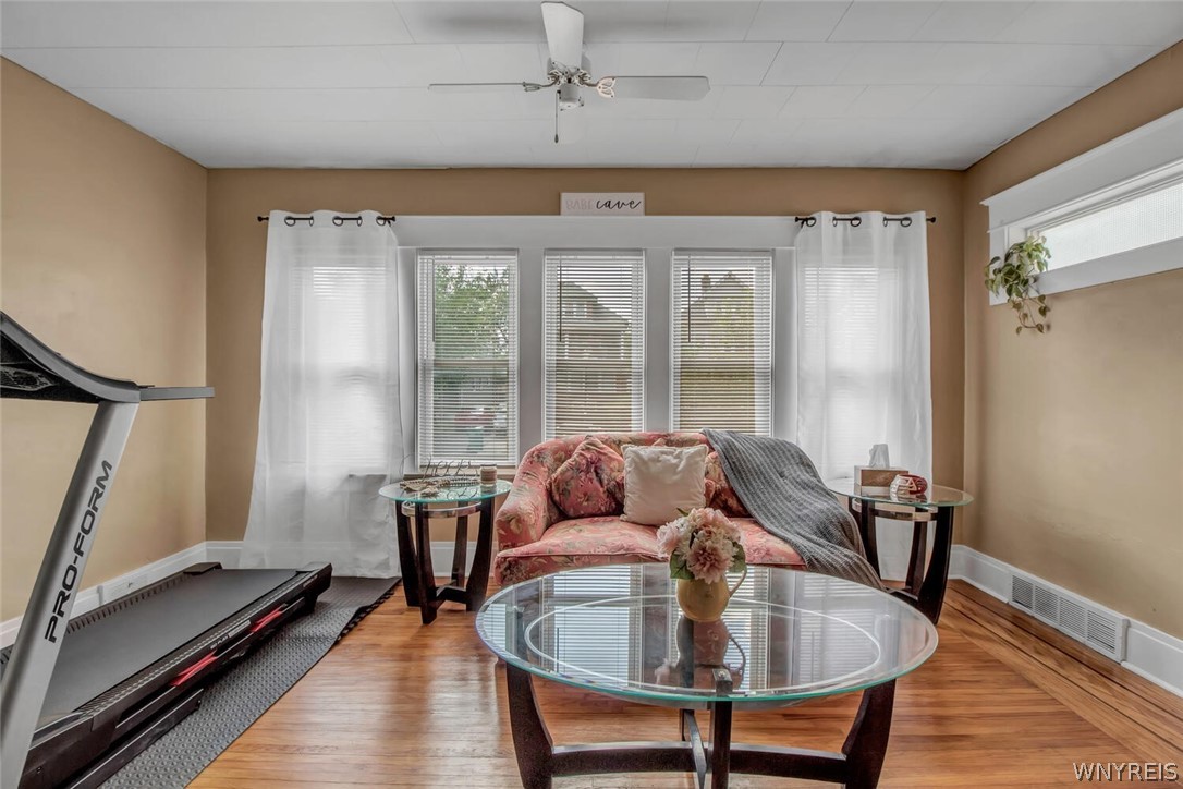 217 Commonwealth Avenue Buffalo, NY 14216 - Photo 5 of 38