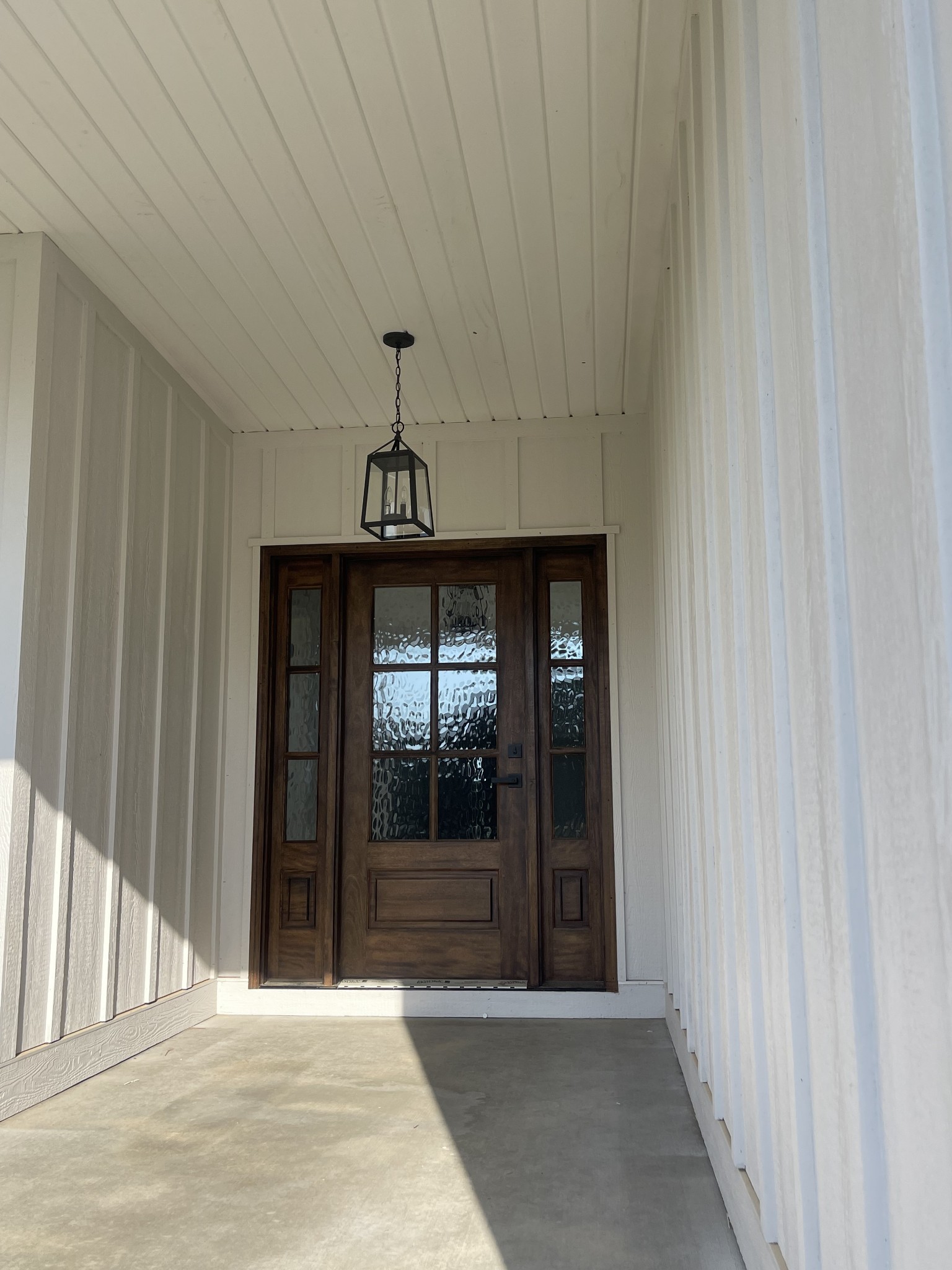 1448 Fall River Road Lawrenceburg, TN 38464 - Photo 2 of 30 a view of a hallway with a chandelier
