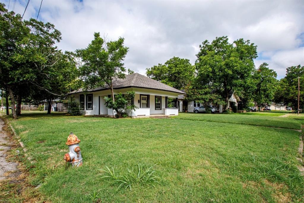 301 Madison Street Cleburne, TX 76033 - Photo 6 of 30