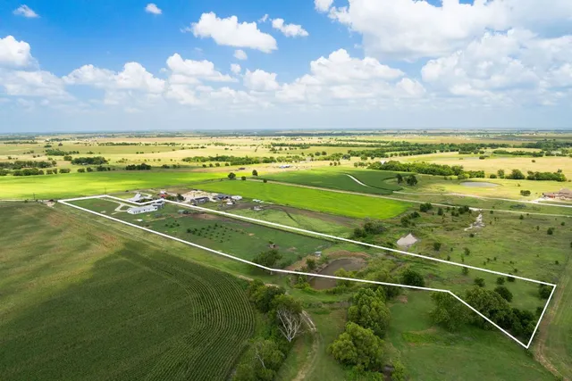 $455,000 | 712 County Road 330, Granger, TX 76530