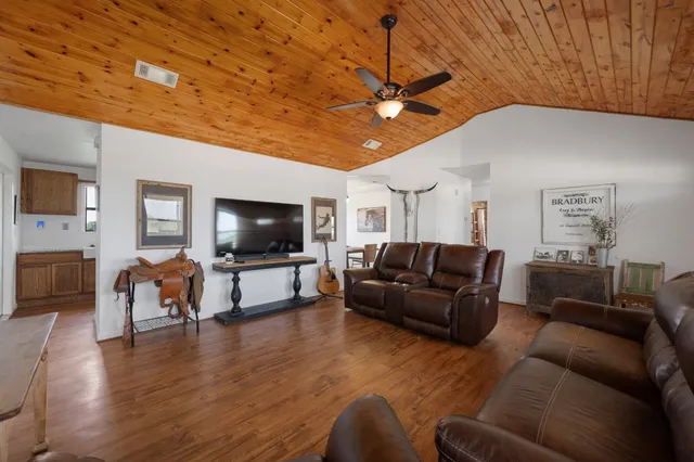 $455,000 | 712 County Road 330, Granger, TX 76530