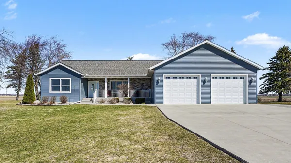 $400,000 | 1571 East Cody Estey Road, Pinconning, MI 48650
