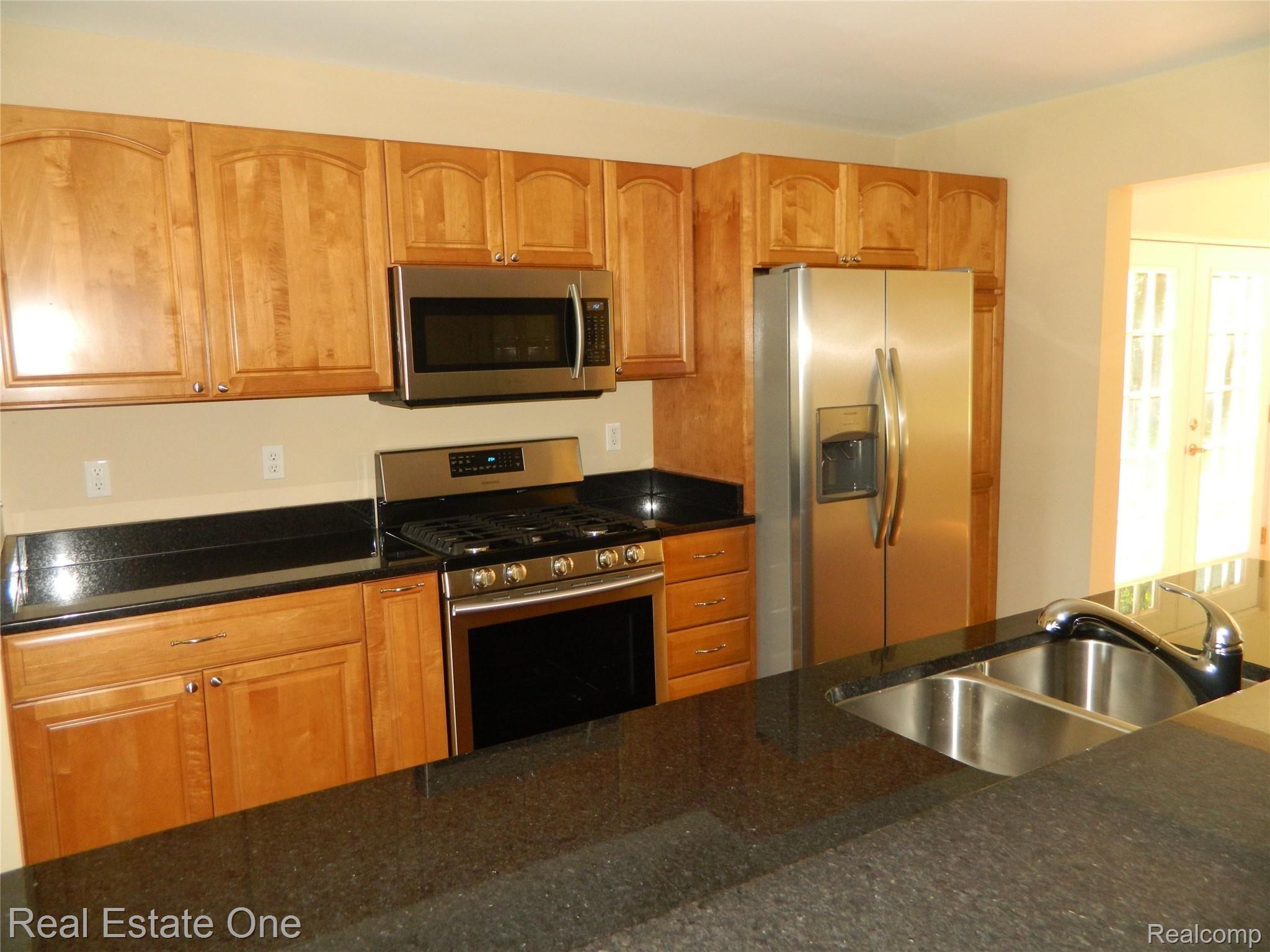 5621 Livernois Road Troy, MI 48098 - Photo 8 of 15 Livernois GA 018.JPG