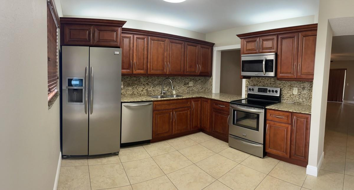 250 Gate Road, Unit 155 Hollywood, FL 33024 - Photo 6 of 12 Photo 6