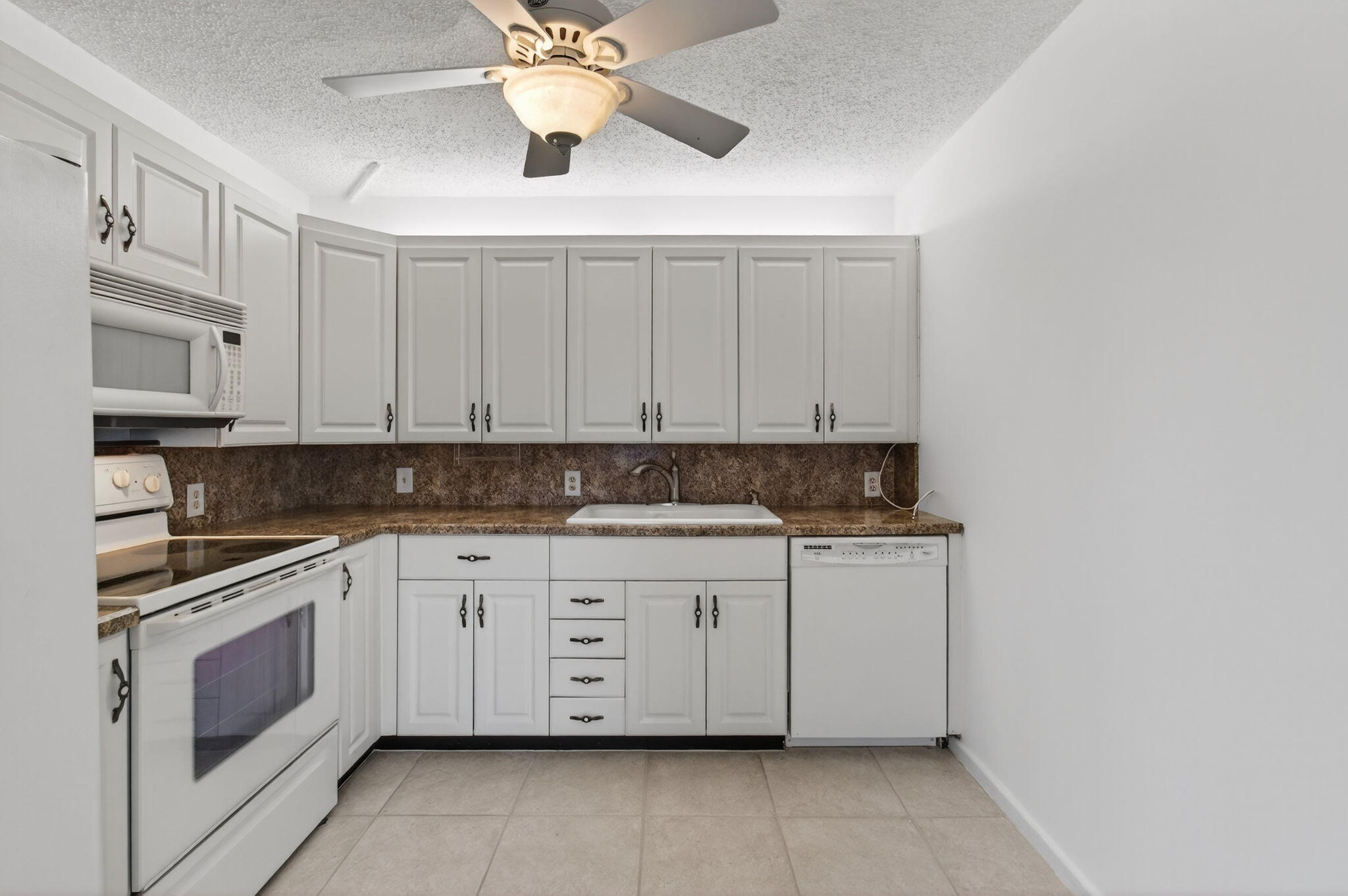 3032 Rexford B Boca Raton, FL 33434 - Photo 11 of 92 21-web-or-mls-DSC_6415