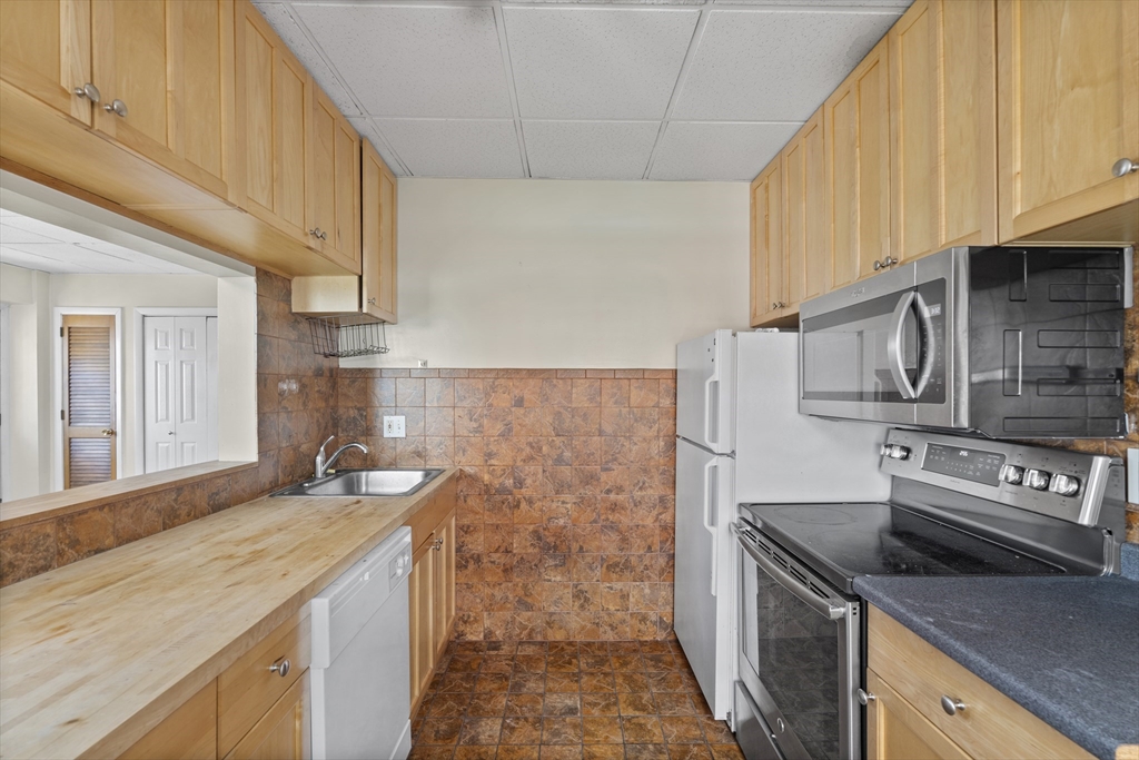 105 West Fourth Street, Unit 3A Boston, MA 02127 - Photo 6 of 10