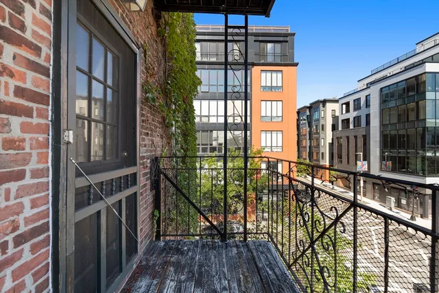 $2,500 | 105 West Fourth Street, Unit 3A, Boston, MA 02127