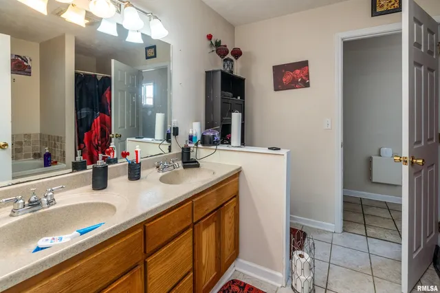 $259,000 | 506 Insignia Drive, Herrin, IL 62948