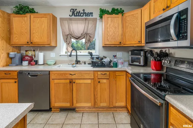 $259,000 | 506 Insignia Drive, Herrin, IL 62948