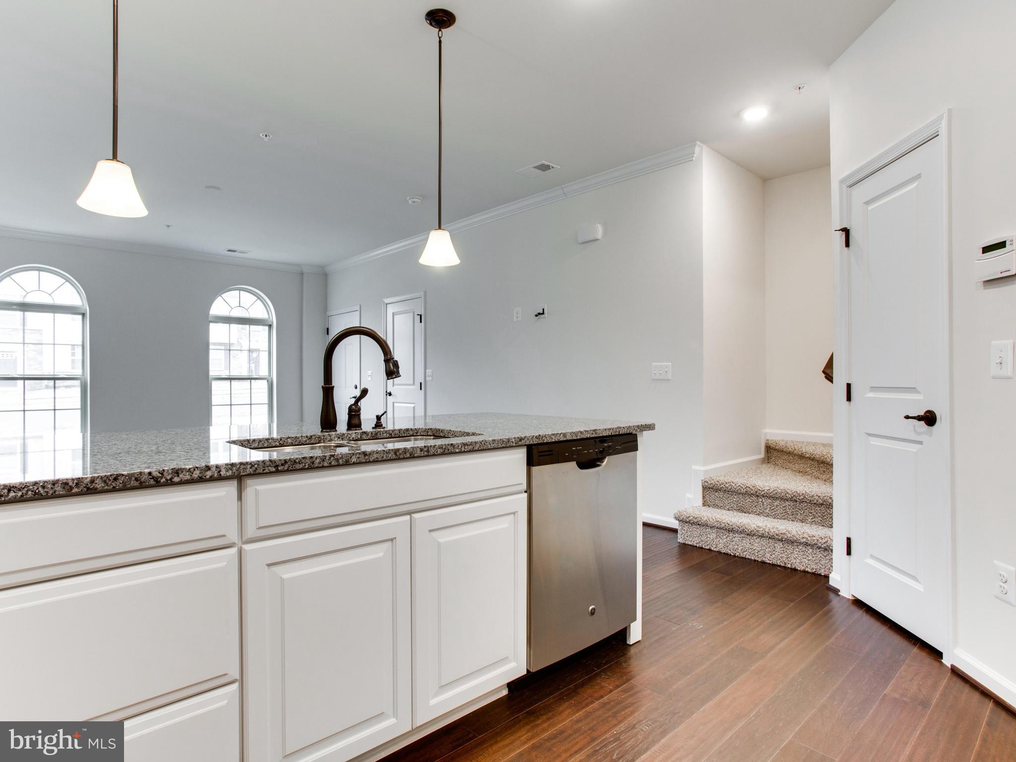 13633 Rockingham Lane, Unit 4007C Gainesville, VA 20155 - Photo 11 of 26 Kitchen