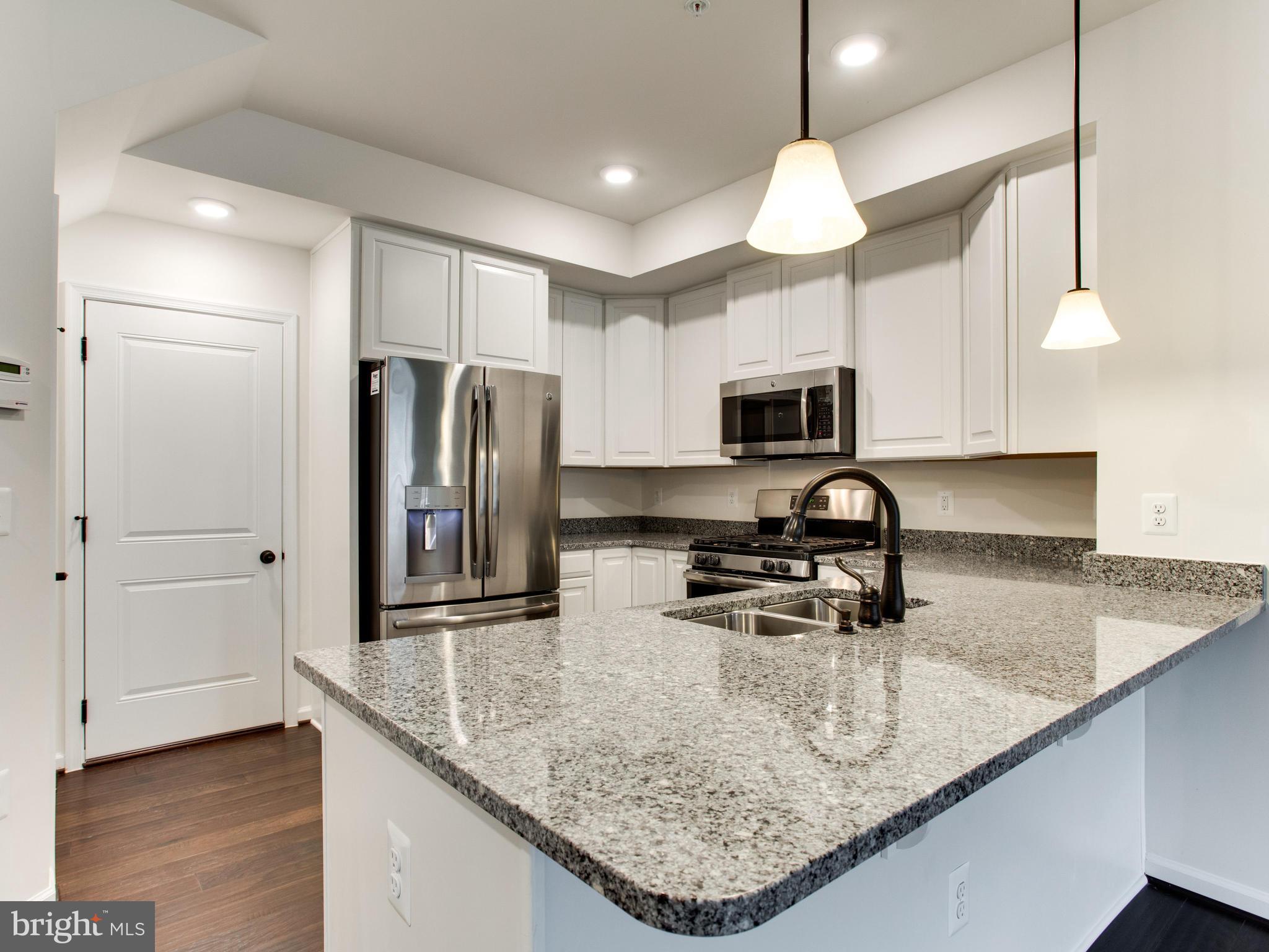 13633 Rockingham Lane, Unit 4007C Gainesville, VA 20155 - Photo 6 of 26 Kitchen