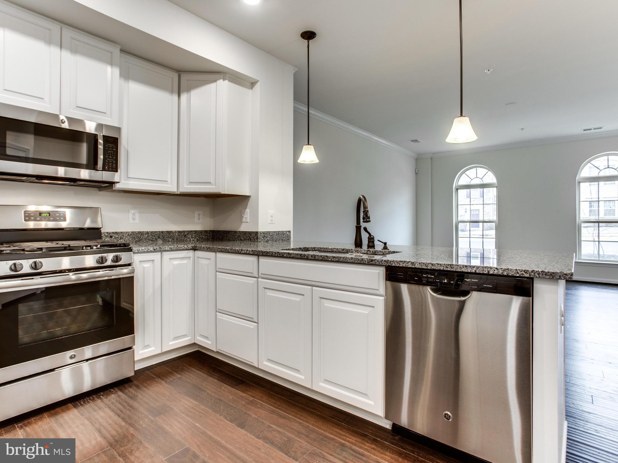13633 Rockingham Lane, Unit 4007C Gainesville, VA 20155 - Photo 9 of 26 Kitchen