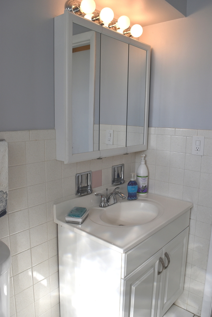 7019 West Irving Park Road, Unit 8 Chicago, IL 60634 - Photo 4 of 18 Gallery Image 4