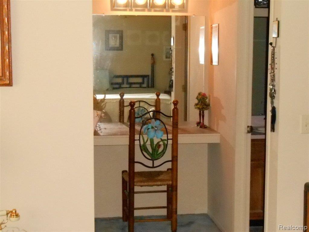 572 Tennyson, Unit 77 Rochester, MI 48307 - Photo 11 of 17 Vanity Table.jpg
