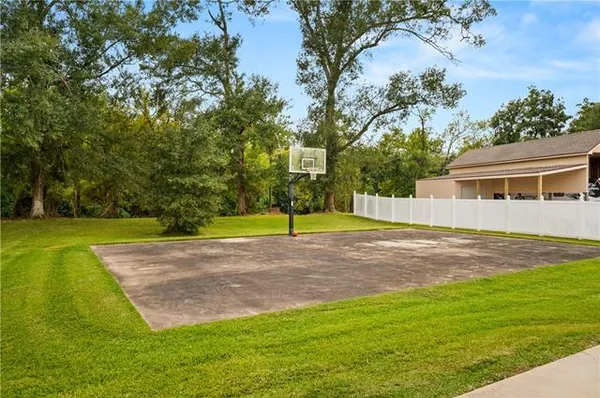 $999,900 | 353 Gentry Road, Washington, LA 70589