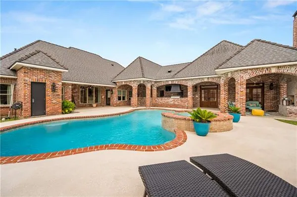 $999,900 | 353 Gentry Road, Washington, LA 70589